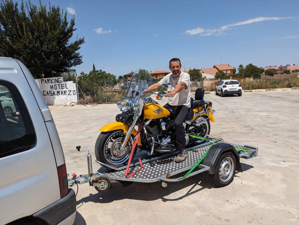 Transporte de motos por carretera. (Viajando de Vitoria a Valencia con una&nbsp;Harley)