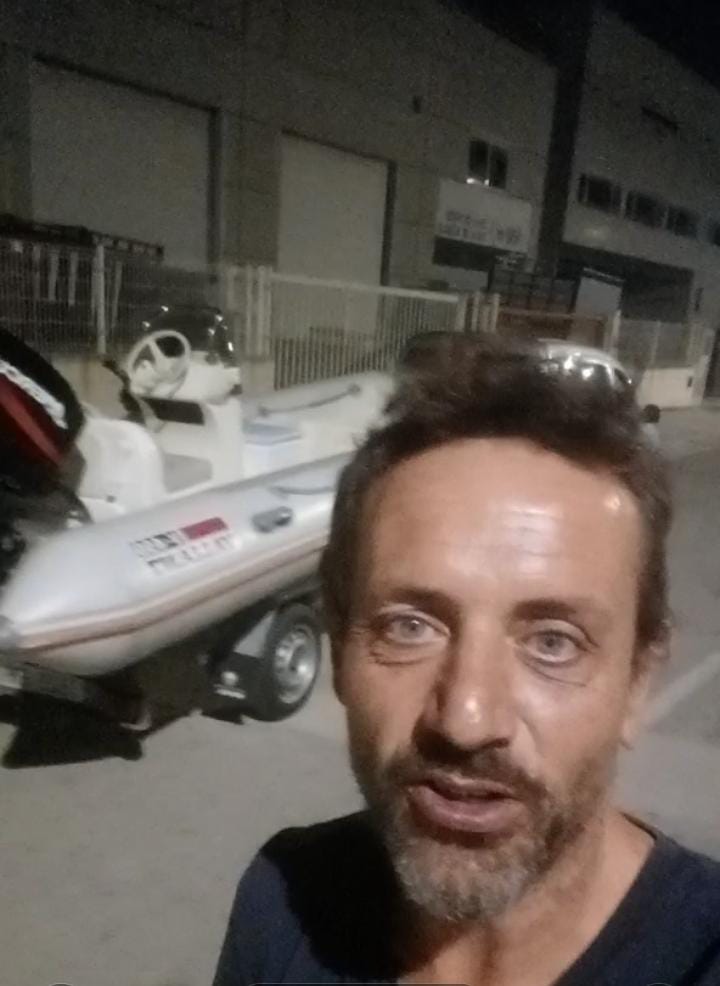 Transporte de embarcación semirrígida desde Almería a Tarragona y llegada a la nave