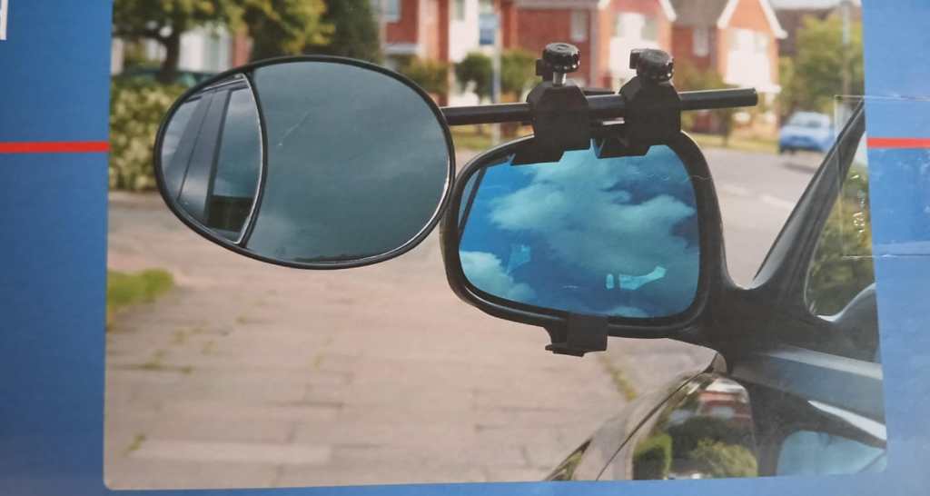retrovisores de coche con caravana