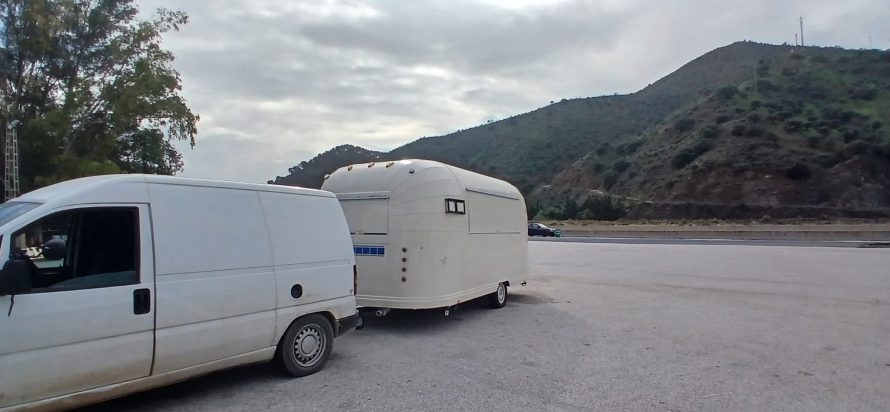Transporte de una foodtruck por&nbsp;carretera