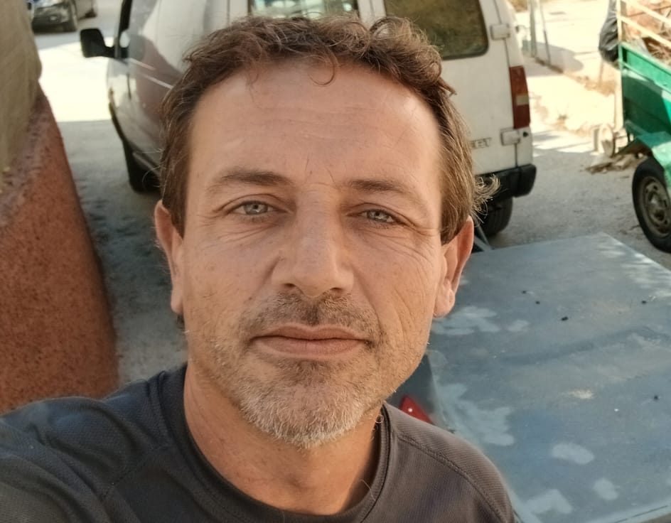 Real small move in Valencia with van and driver loading boxes