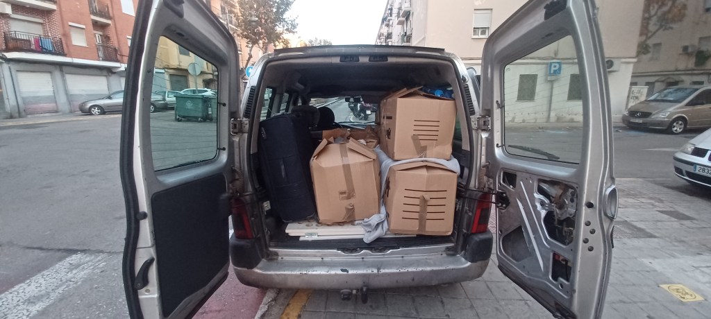 Mudanzas pequeñas en Mislata con furgoneta para trasladar muebles y cajas